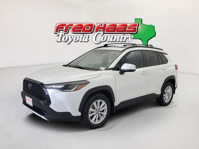 2024 Toyota Corolla Cross LE