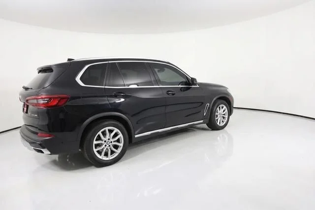 Used 2020 Black BMW xDrive40i image 4