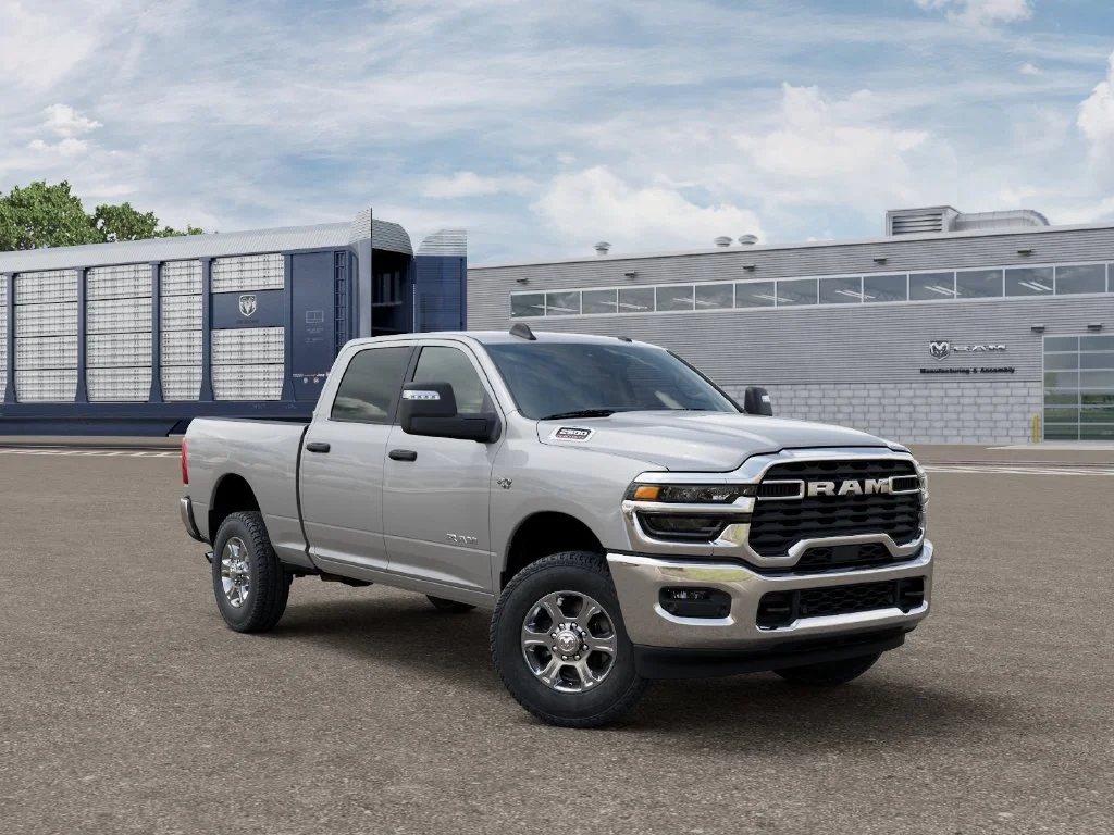 New 2027 Silver-Zynith Exterior Paint RAM Big Horn image 5