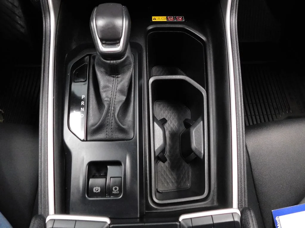 Used 2024 Cream Toyota XLE image 31