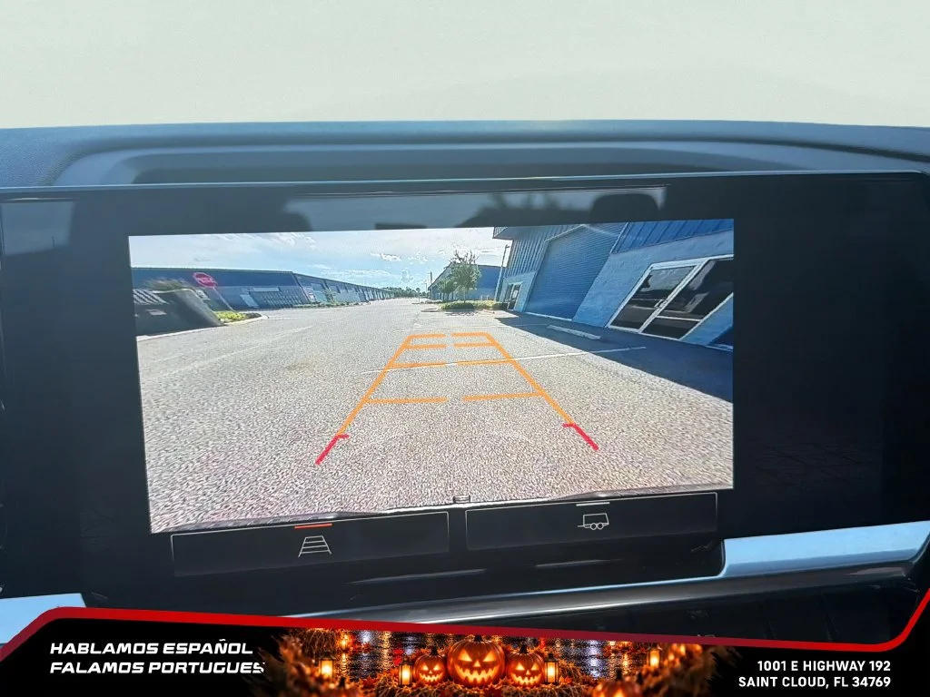 Used 2024 Sterling Metallic GMC SLT image 19