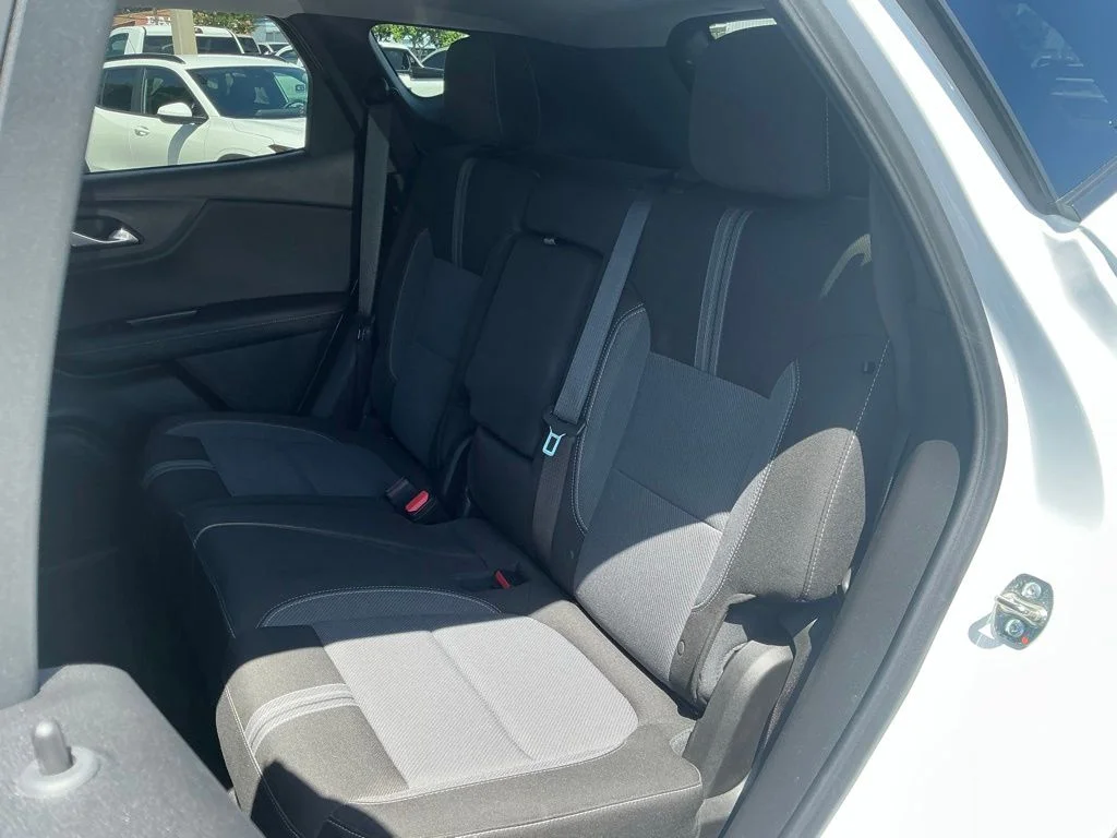 Used 2025 White Chevrolet LT image 22