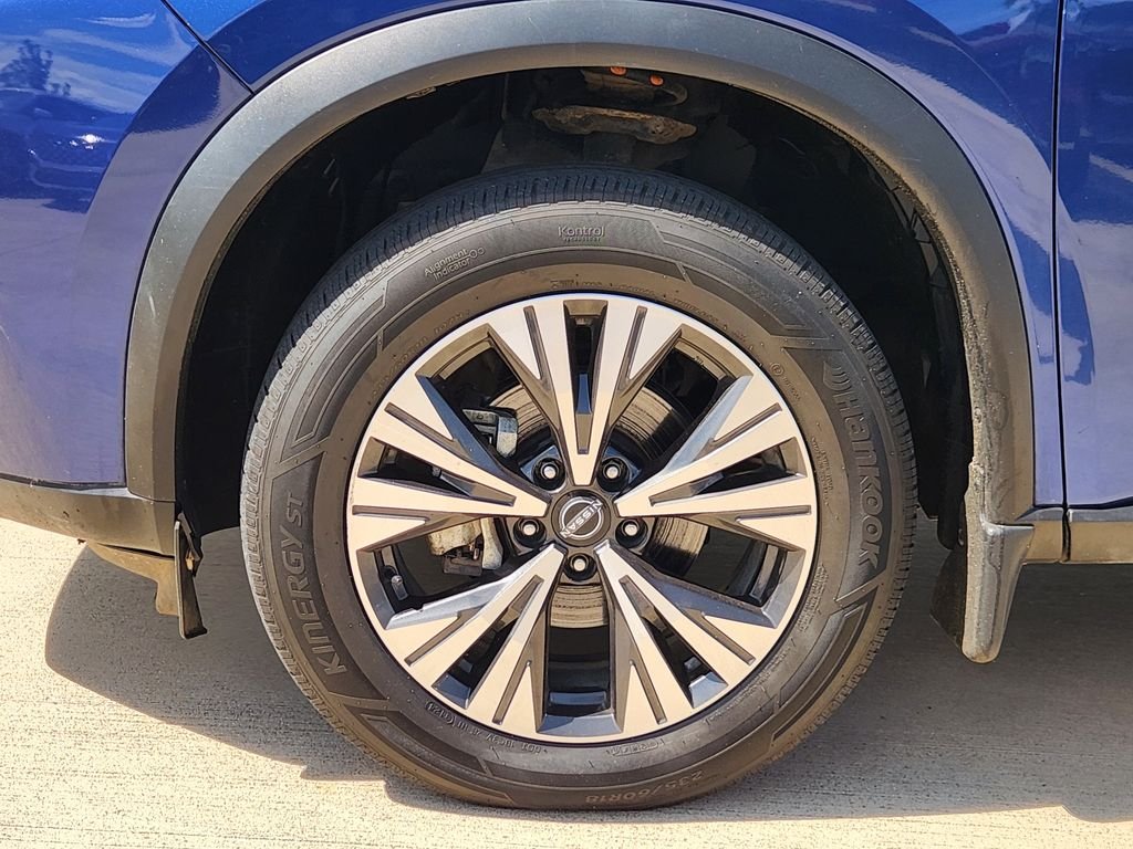 Used 2023 Caspian Blue Metallic Nissan SV image 11