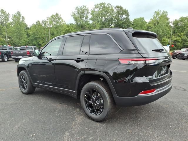 New 2026 Diamond Black Crystal Pearl-Coat Exterior Paint Jeep Altitude image 5