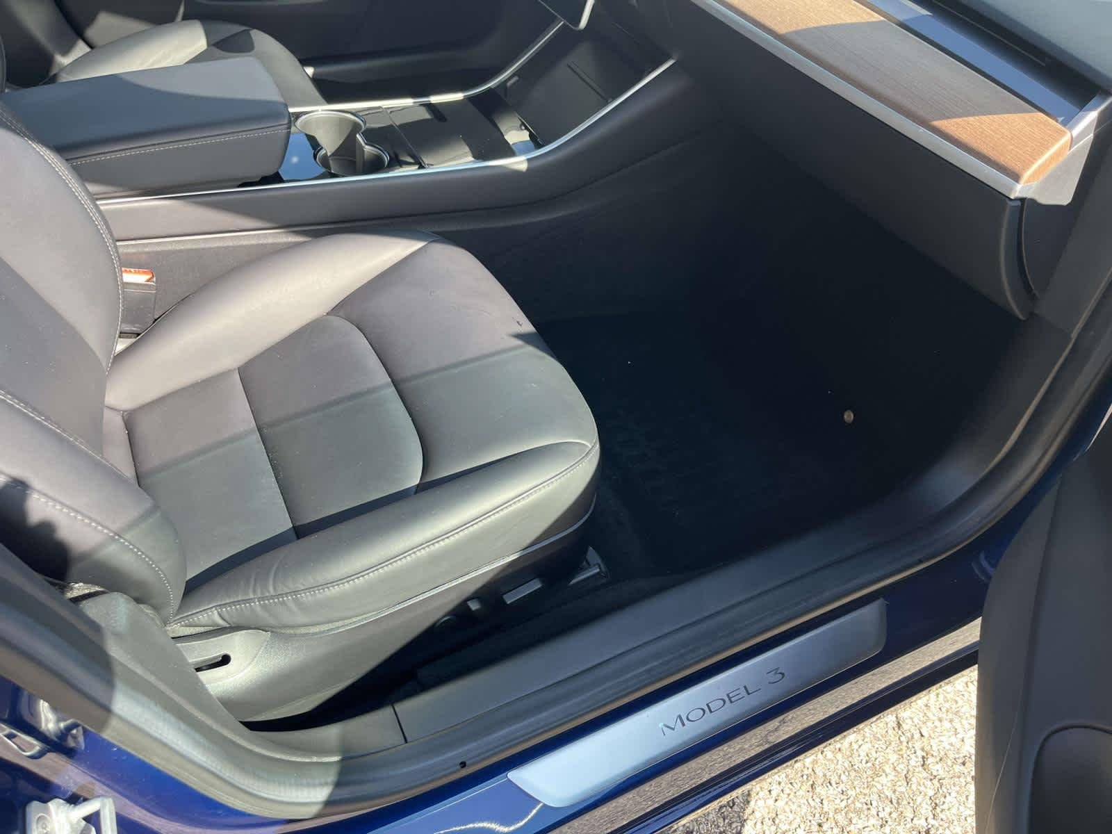 Used 2018 Deep Blue Metallic Tesla Long Range Battery image 26