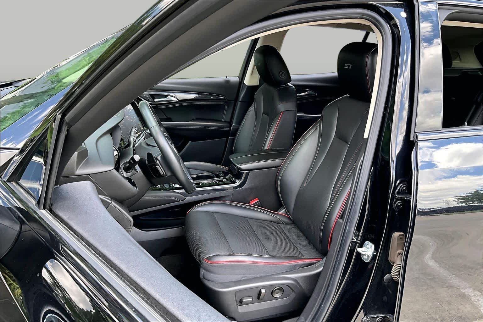 Used 2022 Ebony Twilight Metallic Buick Essence image 7