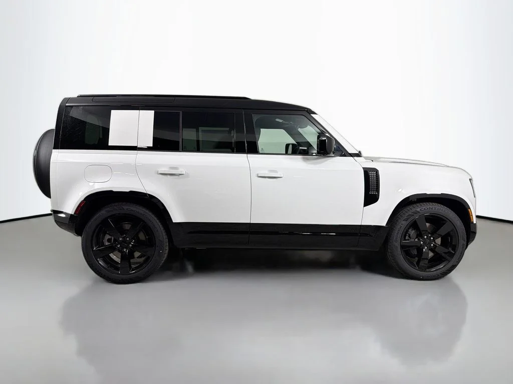 New 2026 Fuji White Land Rover X-Dynamic SE image 4