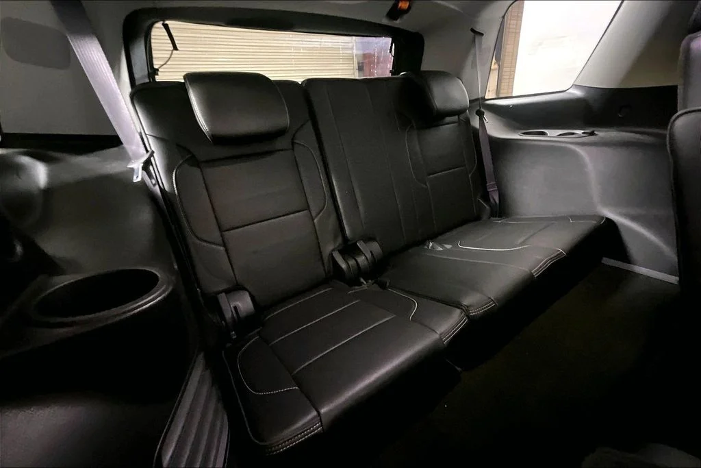 Used 2016 Sparkling Silver Metallic GMC Denali image 23