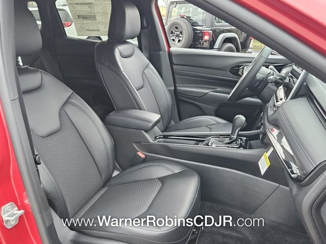 New 2026 Red Hot Pearl-Coat Exterior Paint Jeep Latitude image 16