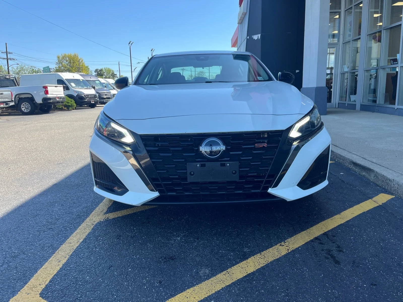 Used 2024 Glacier White Nissan 2.5 SR image 2