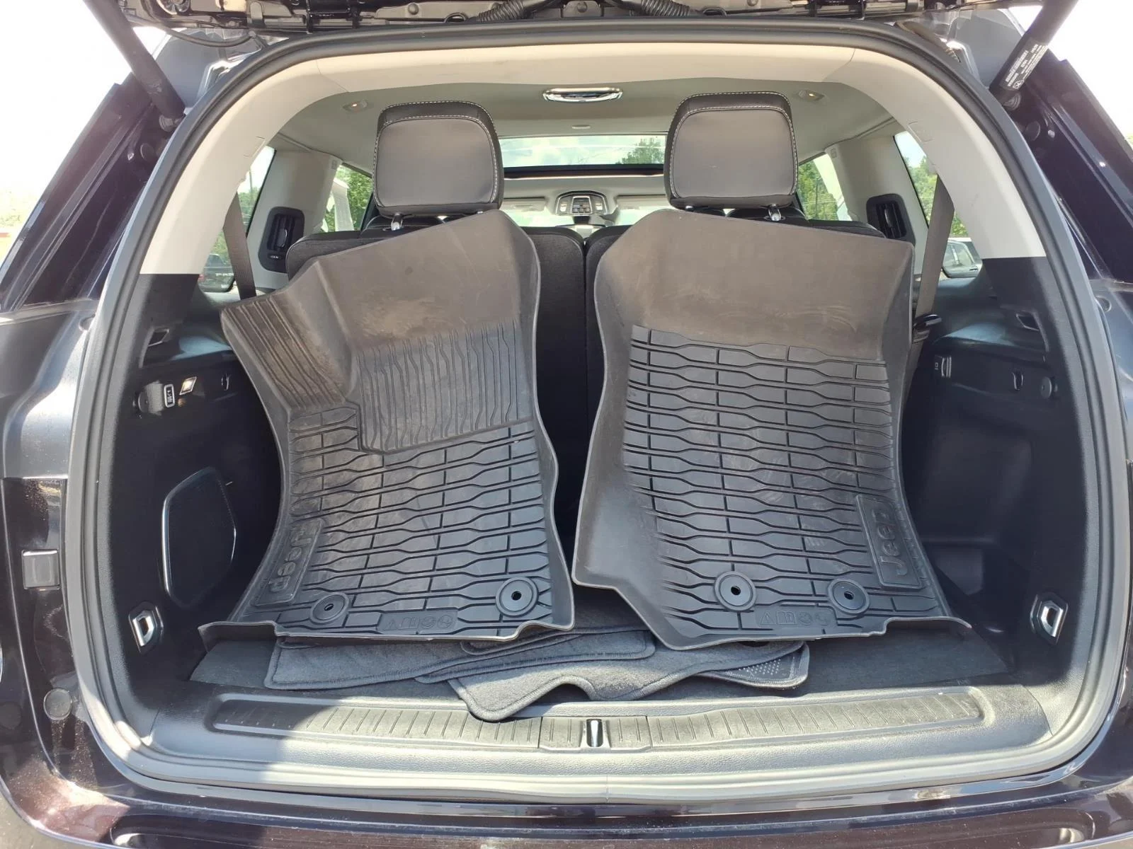 Used 2022 Ember Pearlcoat Jeep Limited image 34