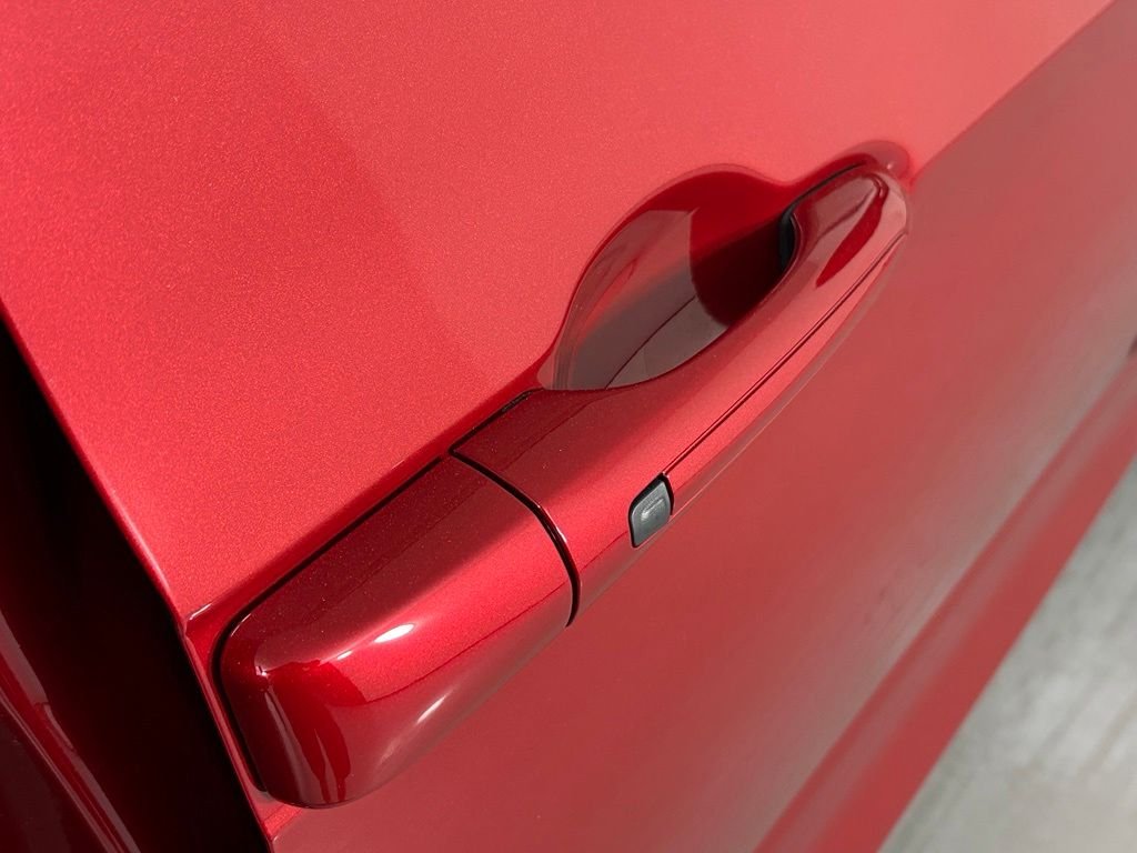 New 2027 Red Hot Pearl-Coat Paint Chrysler Limited image 12