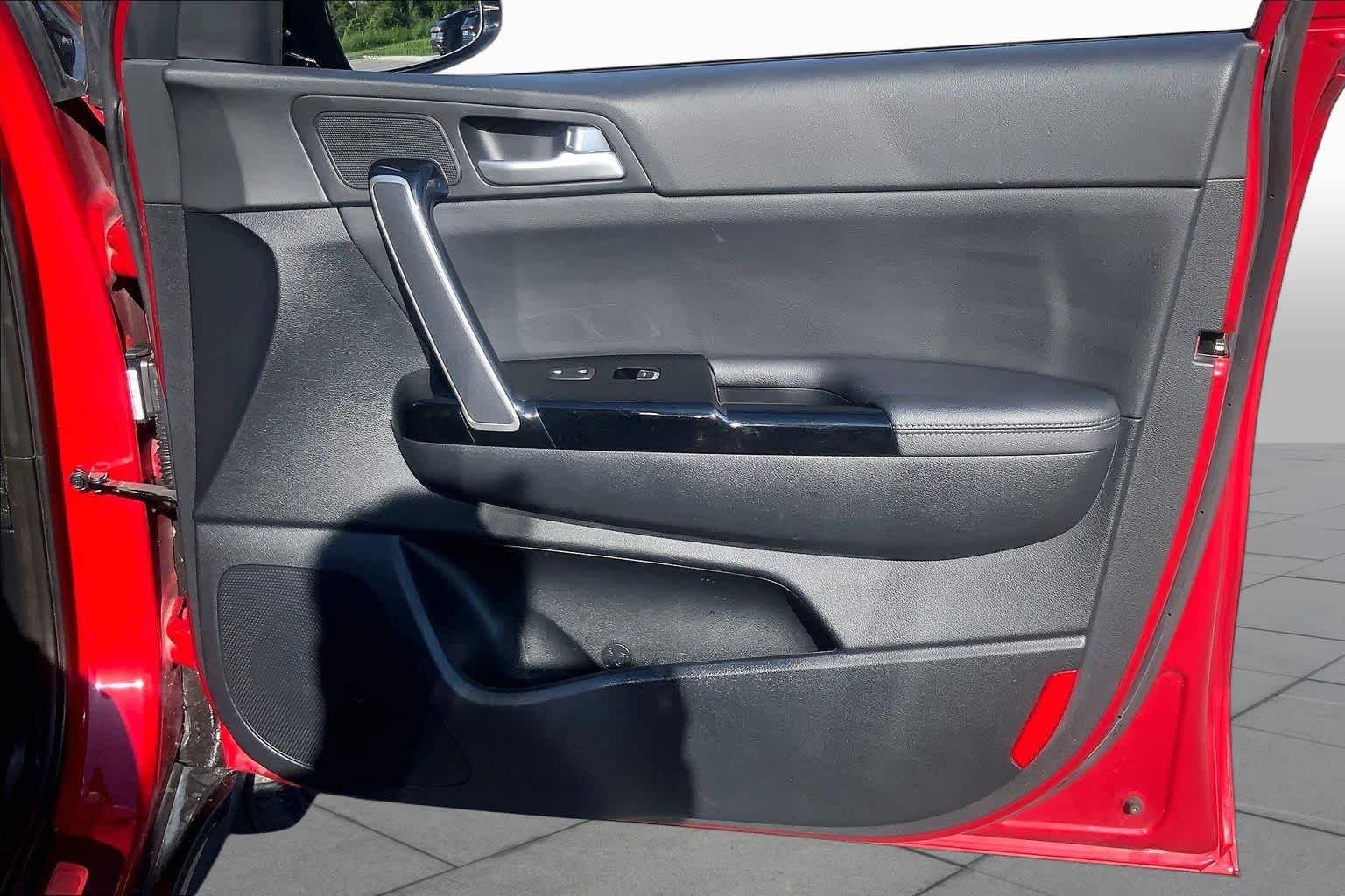 Used 2022 Hyper Red Kia Nightfall image 22