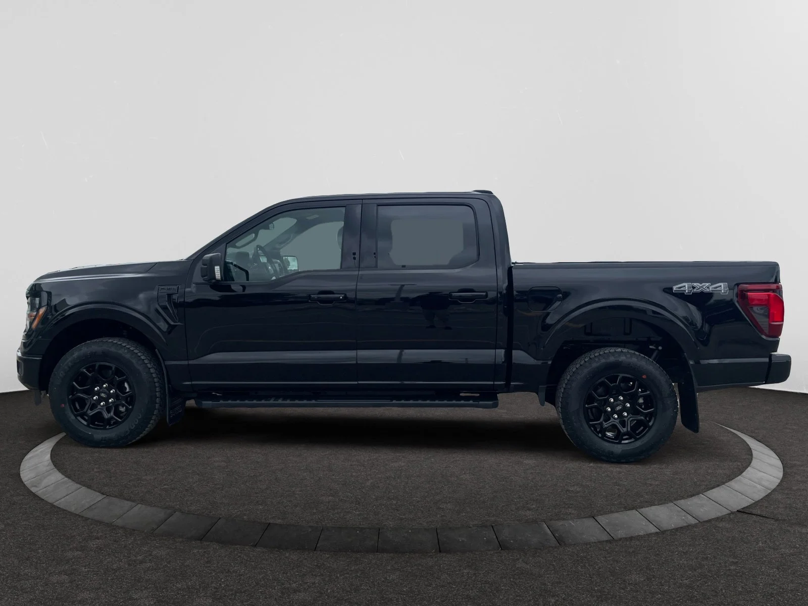 New 2026 Agate Black Metallic Ford XLT image 2