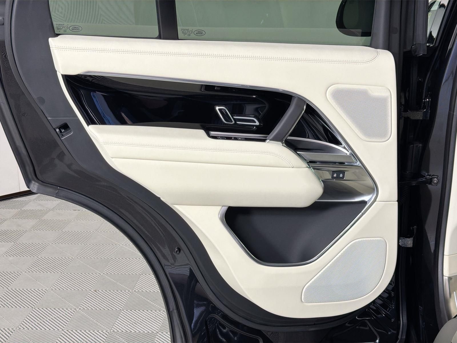 New 2026 Santorini Black Land Rover SE image 26