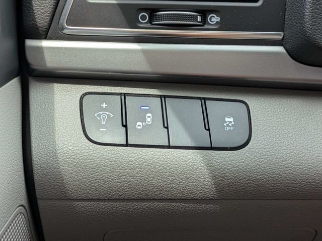 Used 2018 Red Hyundai Value Edition image 24