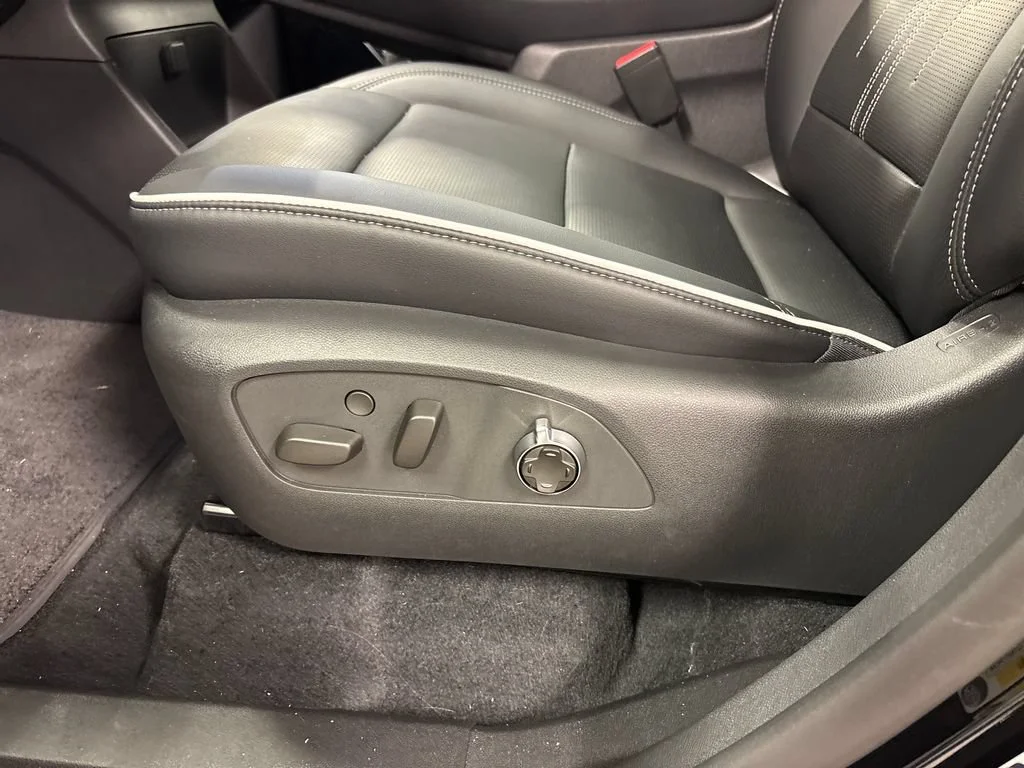 New 2026 Ebony Twilight Metallic Buick Avenir image 22
