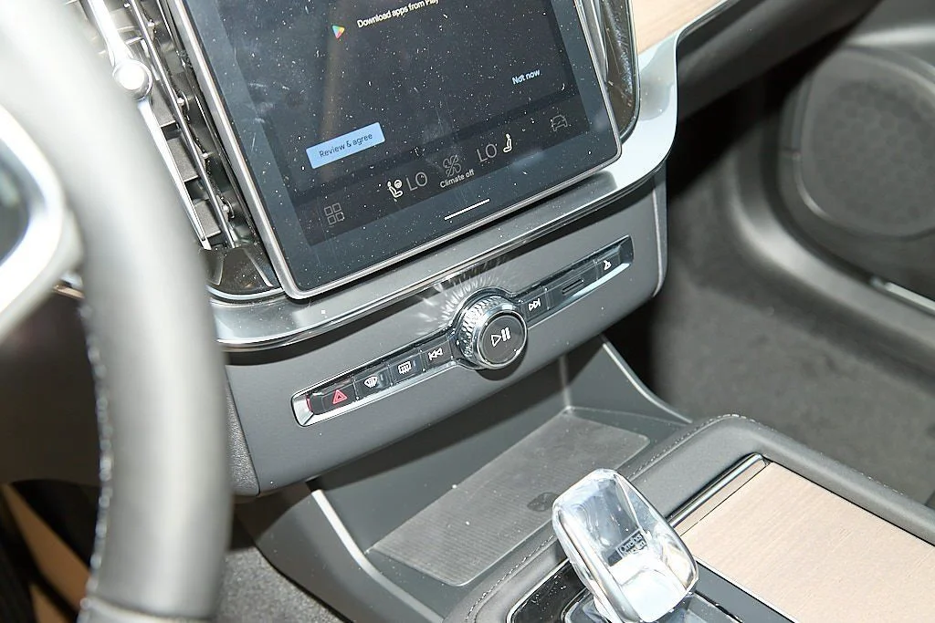 New 2026 Onyx Black Volvo Plus image 15