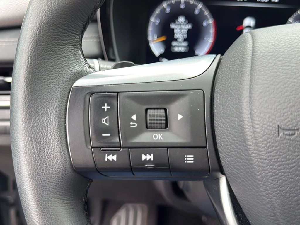 Used 2025 Gray INFINITI LUXE image 13
