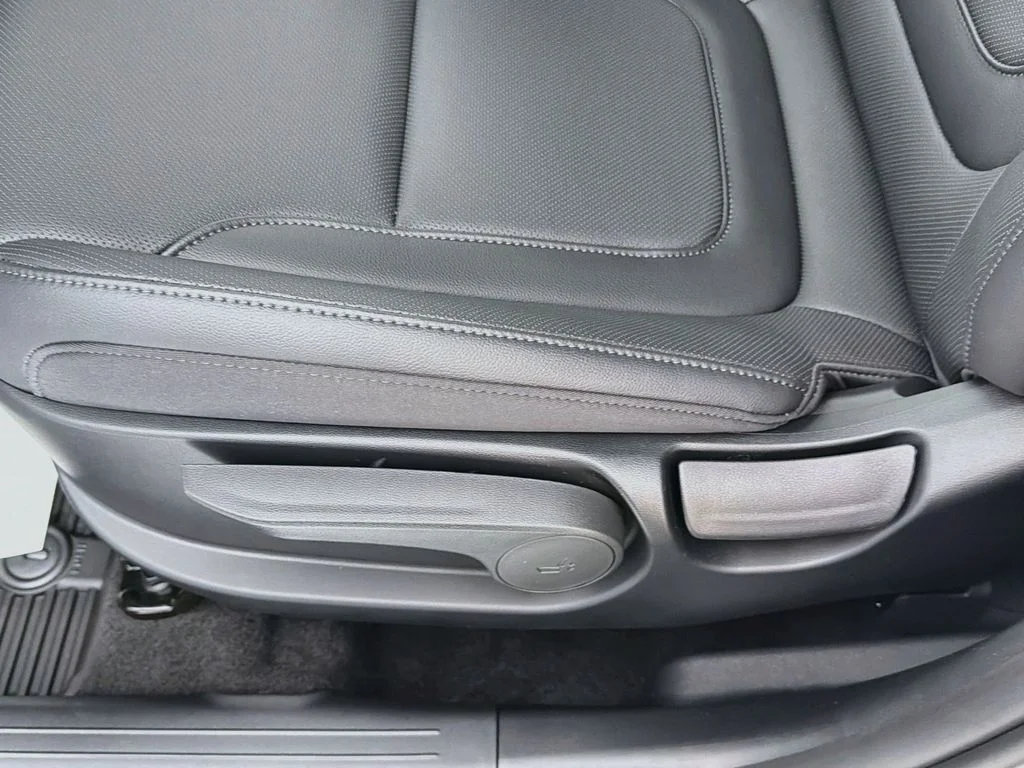 New 2027 Blue Stone Hyundai SE image 18