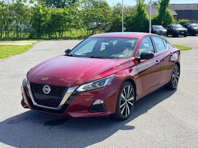 Used 2021 Scarlet Nissan 2.5 SR image 2