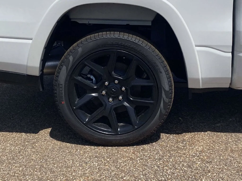 New 2026 Ivory White Tri-Coat Pearl-Coat Exterior Paint RAM Laramie image 7