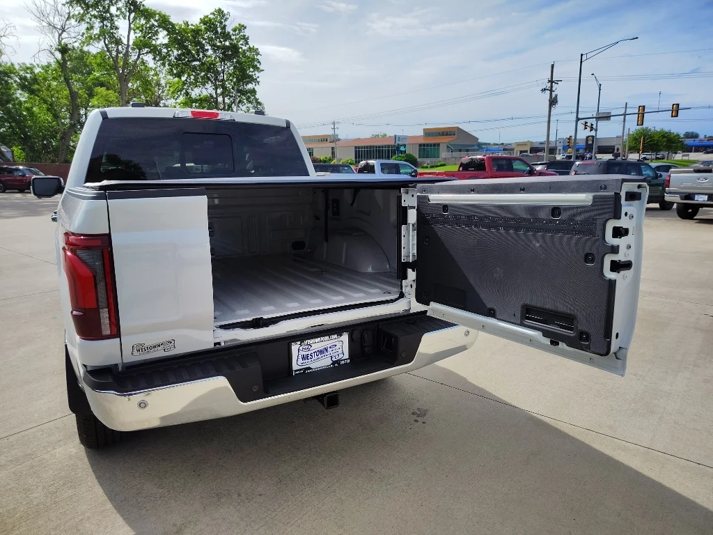 Used 2025 Star White Ford LARIAT image 6