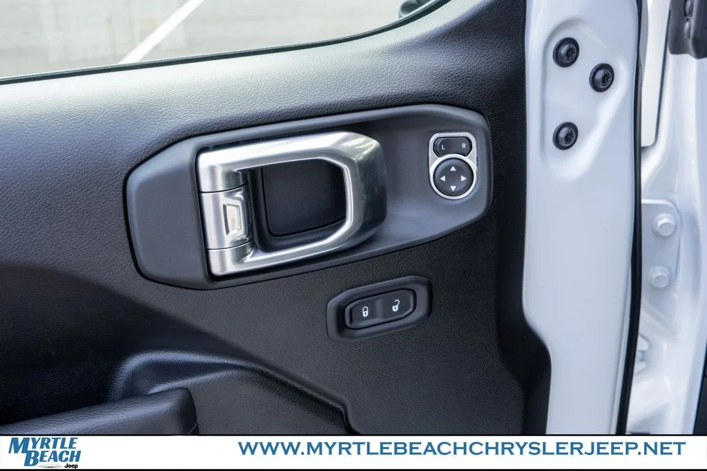 New 2026 Bright White Clear-Coat Exterior Paint Jeep Mojave image 16