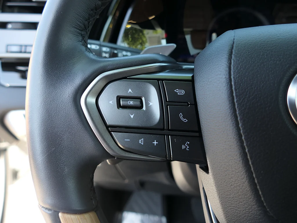 Used 2024 Eminent White Pearl Lexus Premium image 14