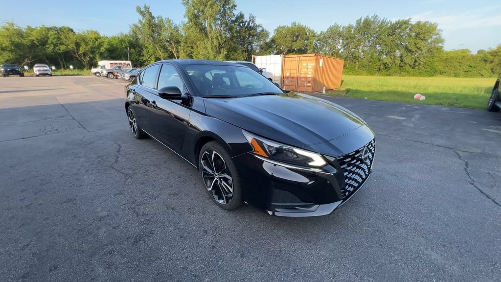 Used 2024 Black Nissan 2.5 SR image 2