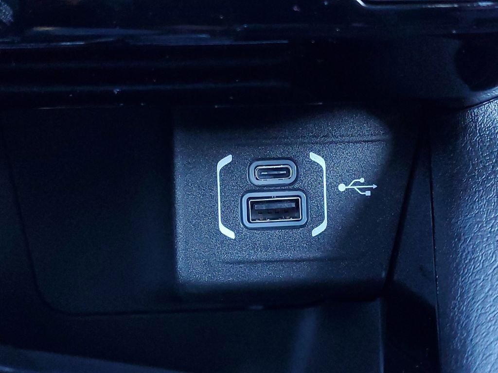 New 2026 Red Hot Pearlcoat Jeep Latitude image 29