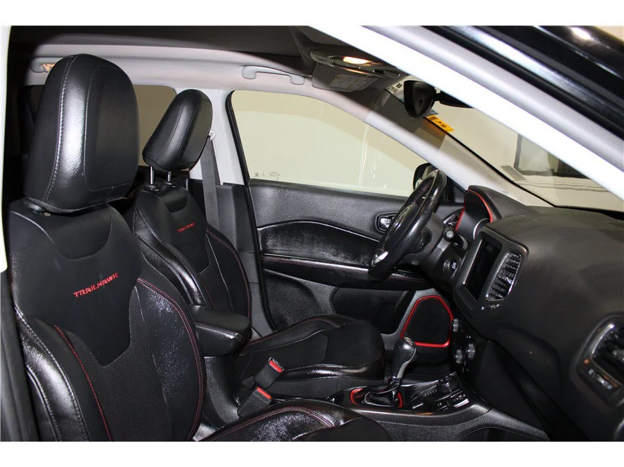 Used 2018 Granite Crystal Metallic Clearcoat Jeep Trailhawk image 24