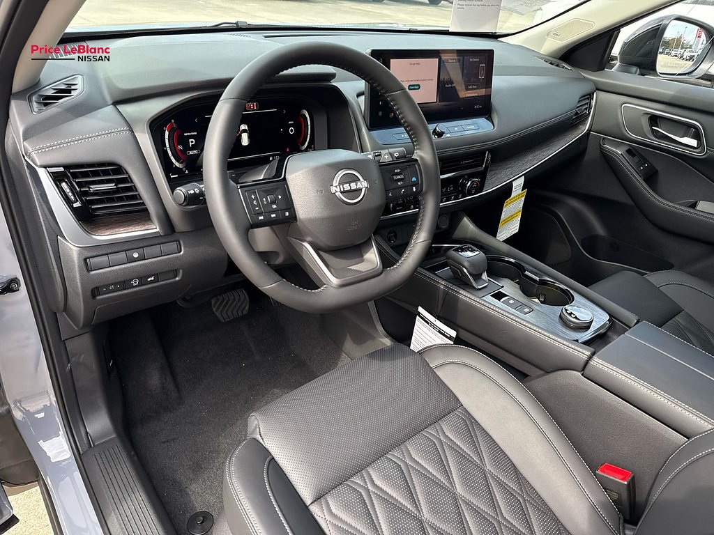 New 2026 Boulder Gray Pearl / Super Black Two-tone Nissan Platinum image 12