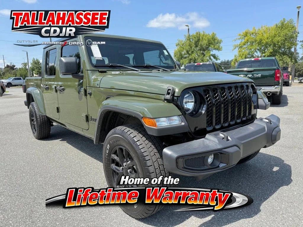 Used 2022 Green Clearcoat Jeep Sport image 1