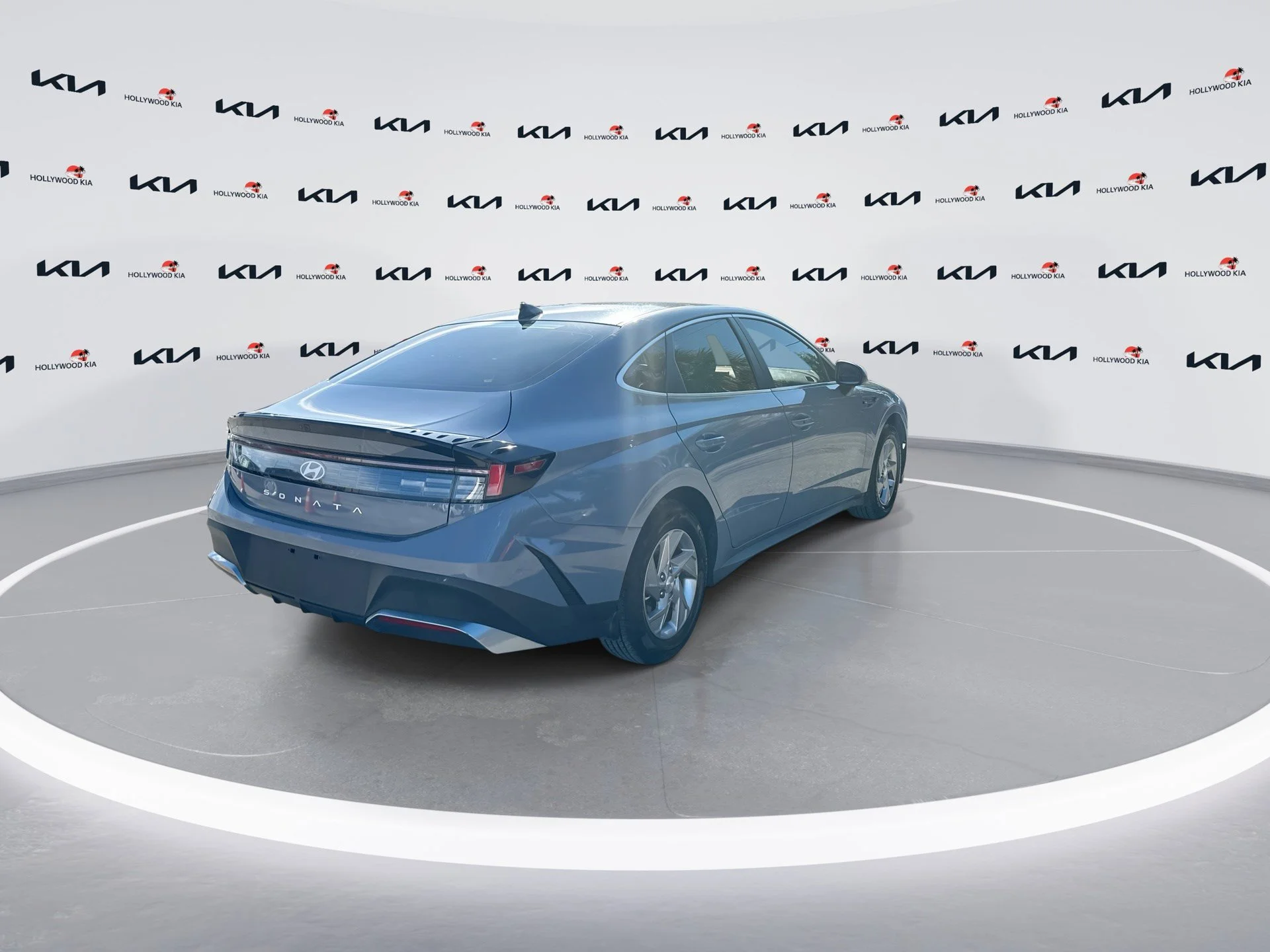Used 2025 Transmission Blue Hyundai SE image 8