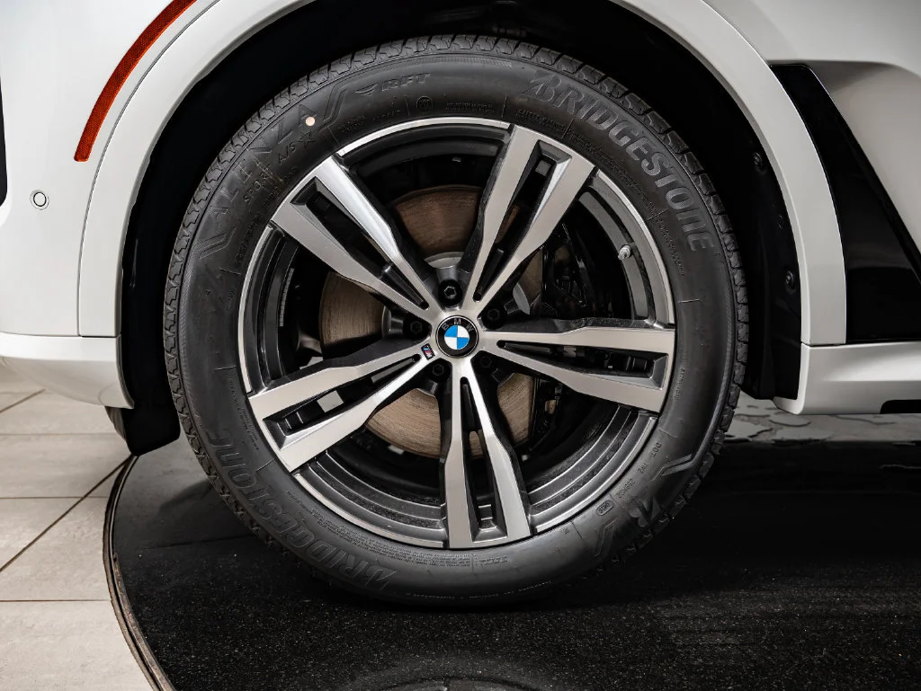 New 2027 White Metallic BMW xDrive40i image 13