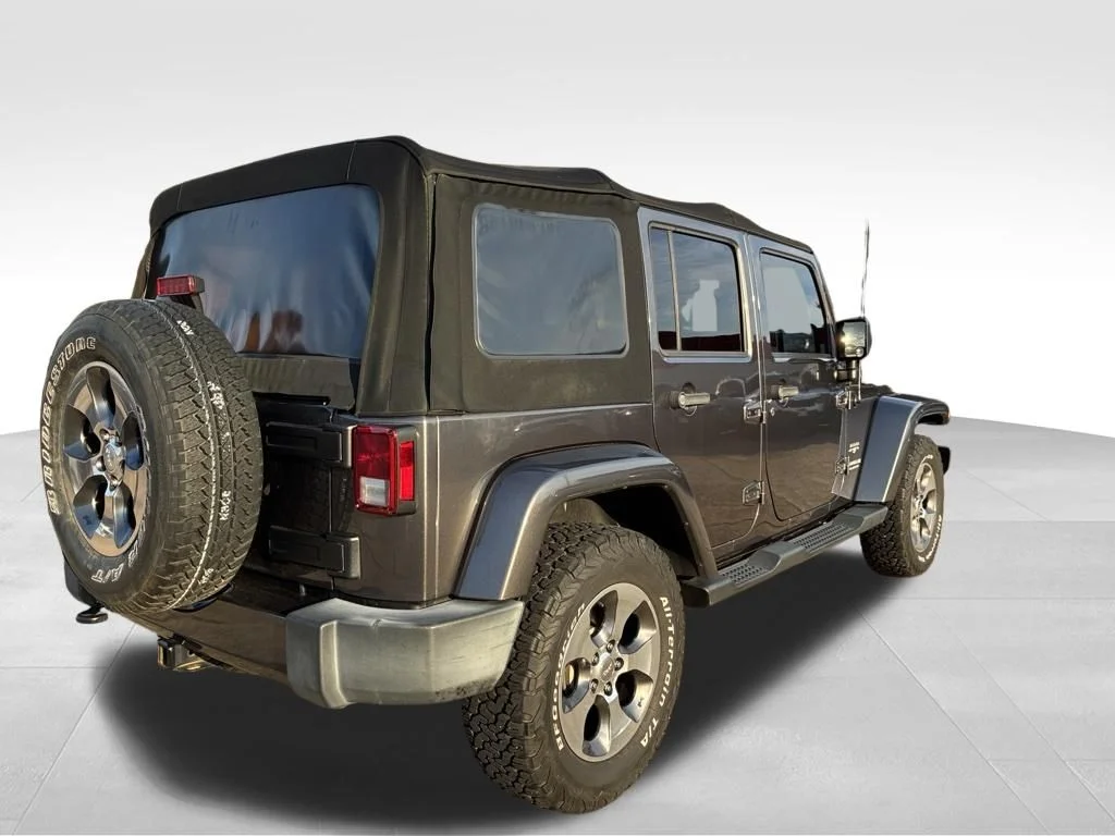 Used 2016 Gray Jeep Unlimited Sahara image 5