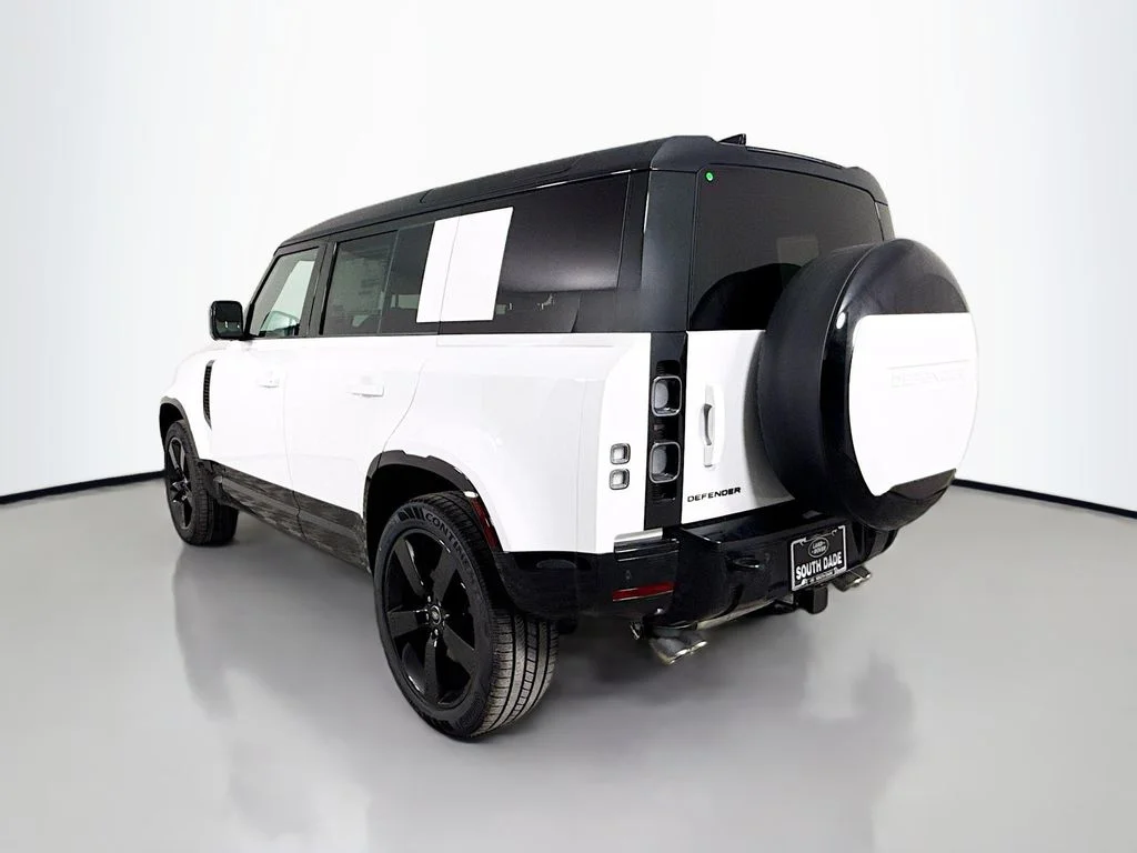 Certified Used 2025 Fuji White Land Rover V8 image 7