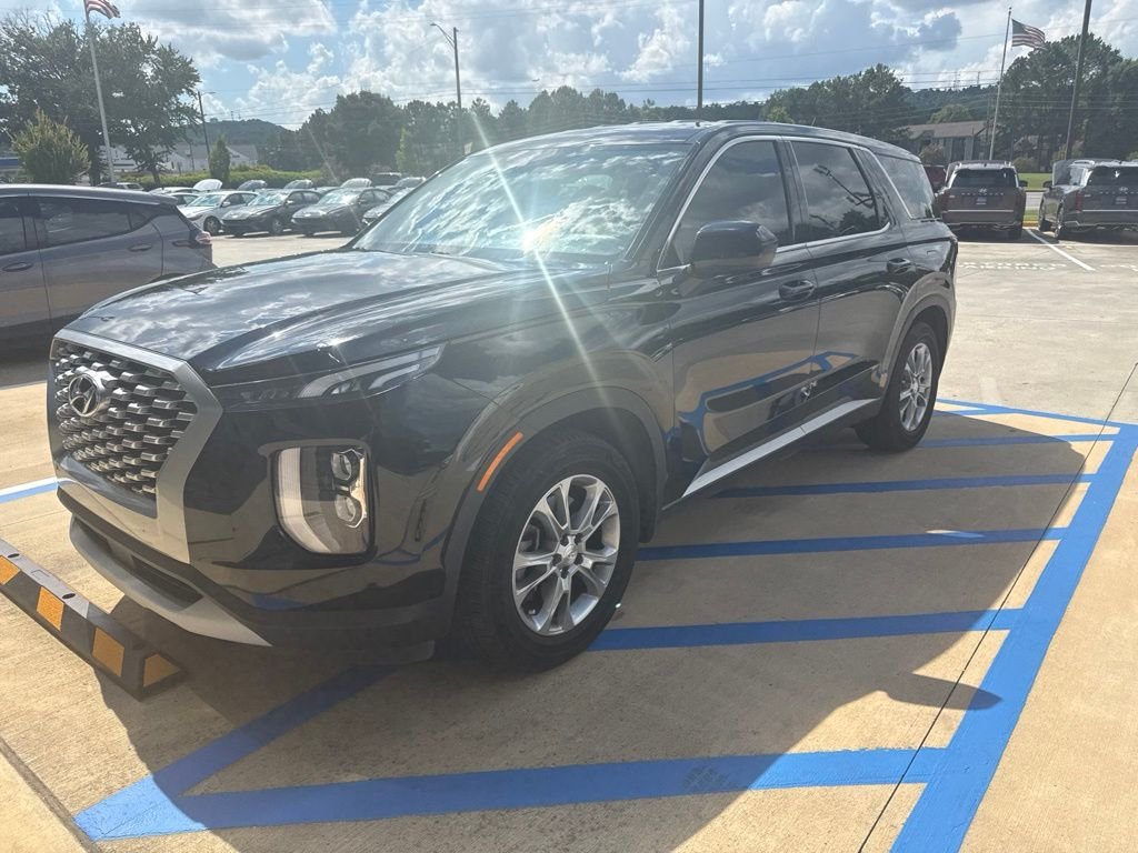 Used 2021 Black Hyundai SE image 2