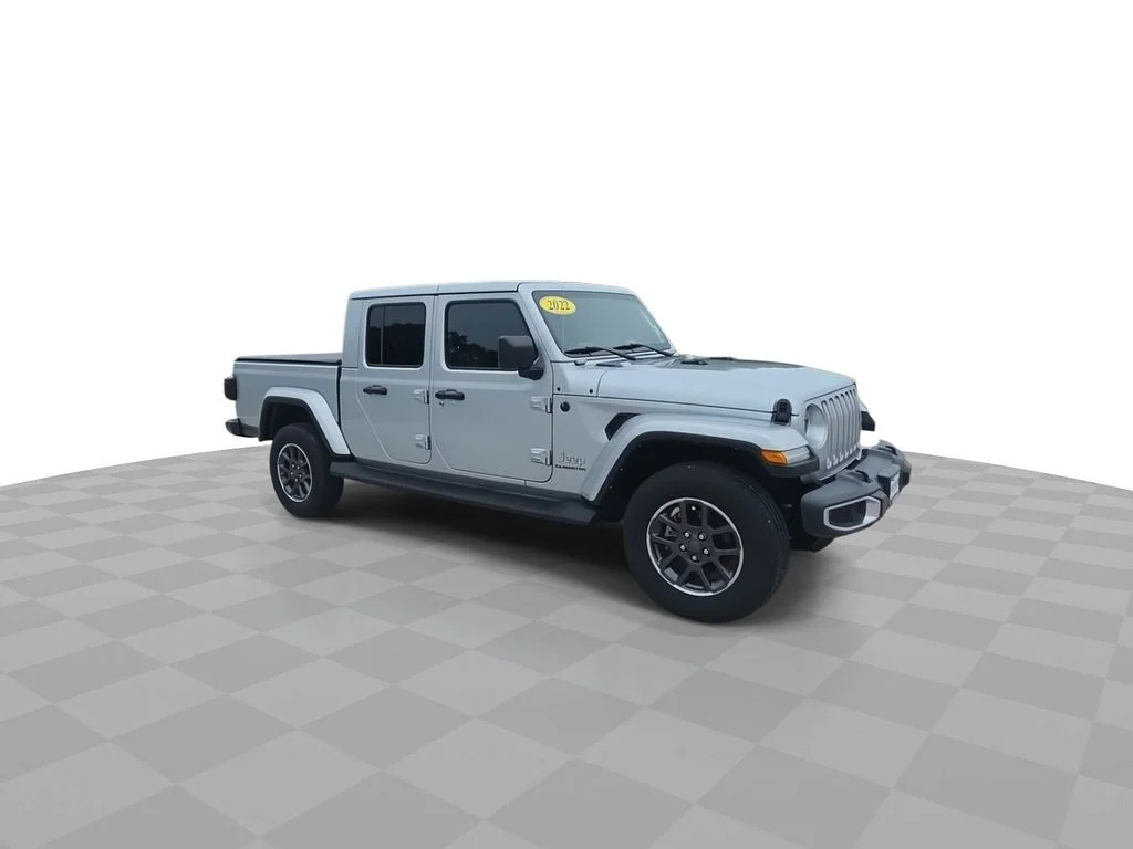 Used 2022 Silver Jeep Overland image 2