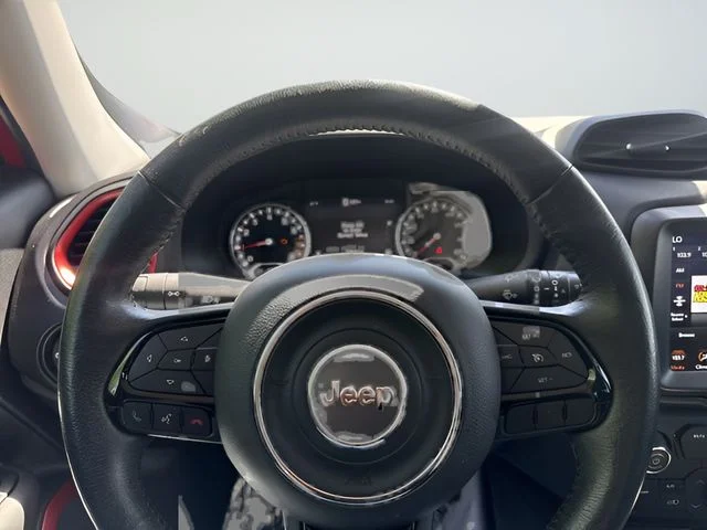 Used 2022 Red Jeep Latitude image 18