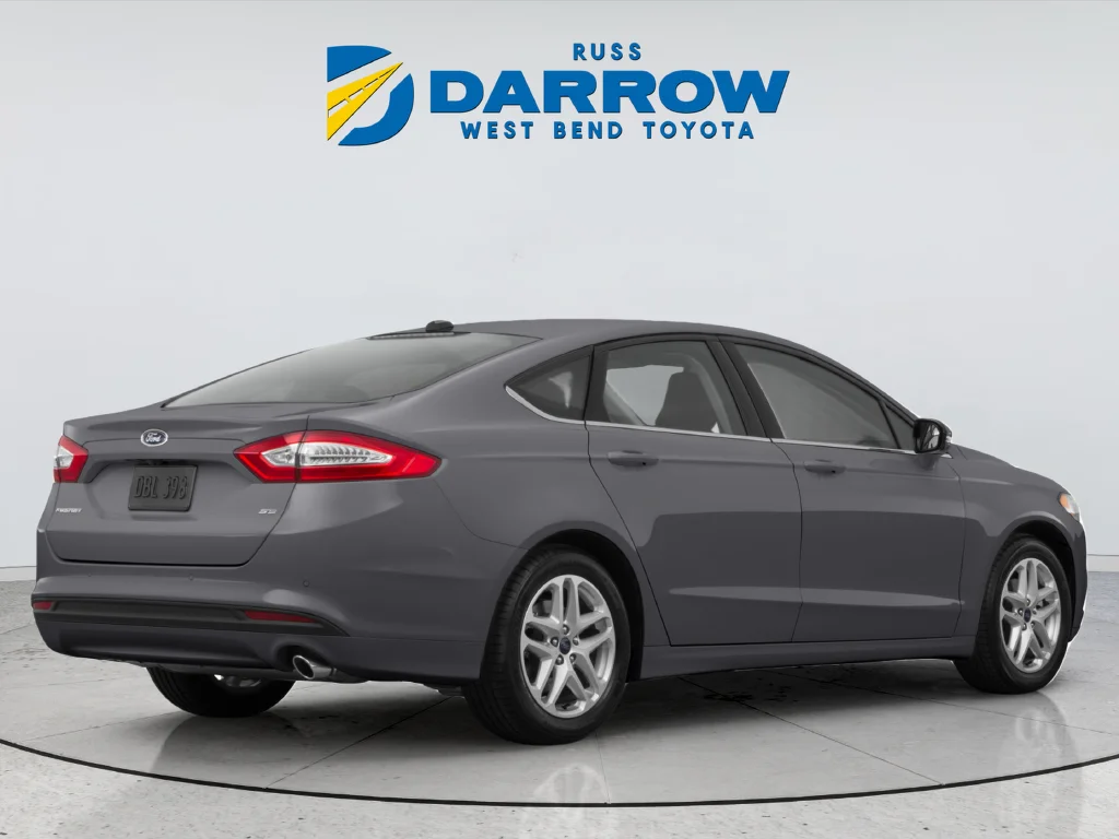 Used 2016 Gray Ford SE image 3