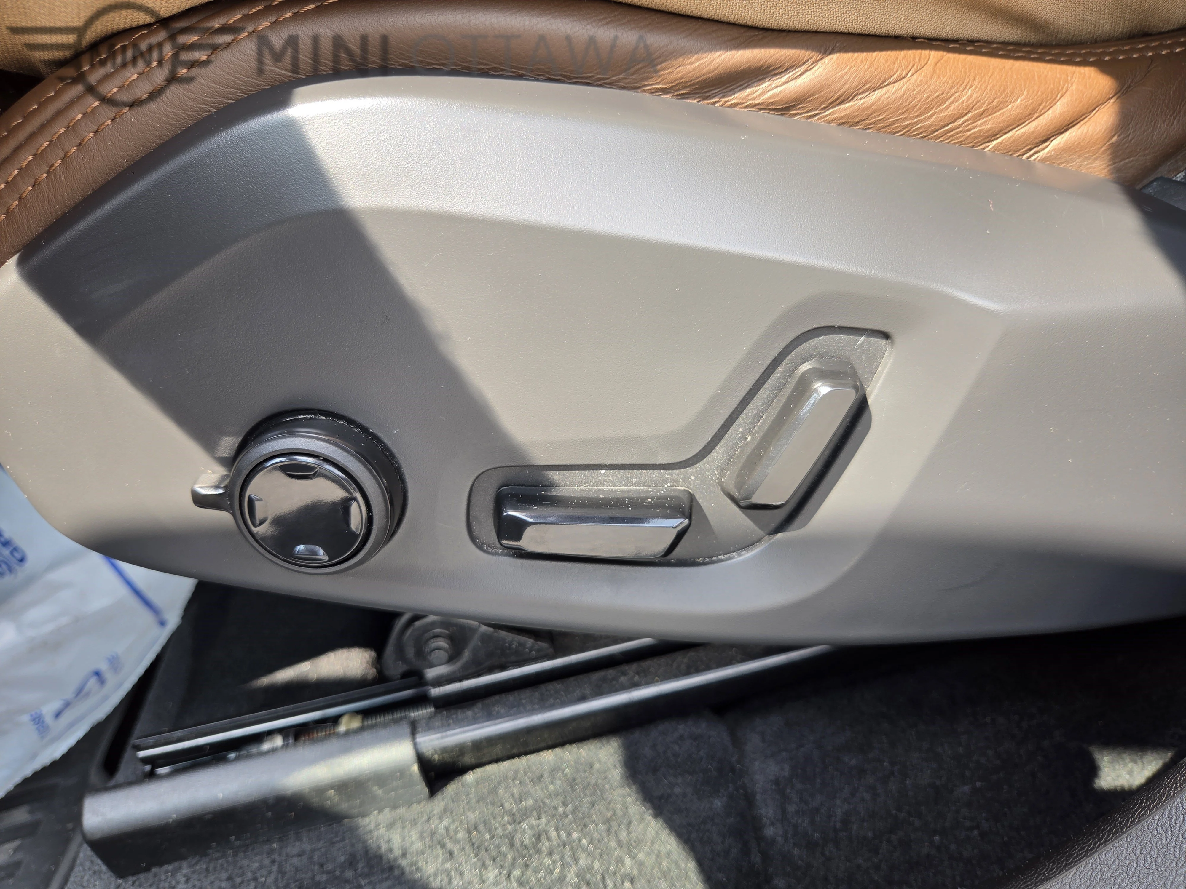 Used 2023 Black Solid Stone Volvo Ultimate Bright Theme image 29