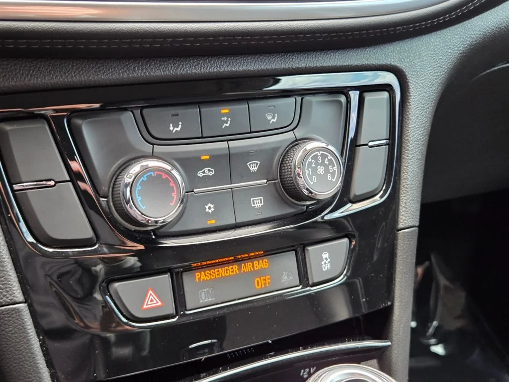Used 2022 Blue Buick Preferred image 27