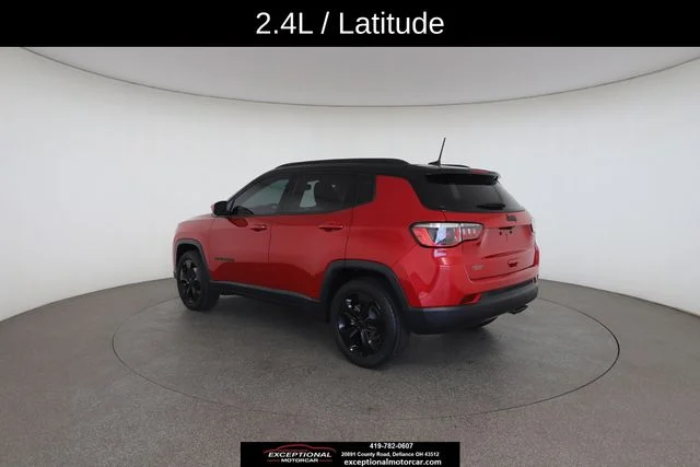 Used 2019 Red Jeep Latitude image 11