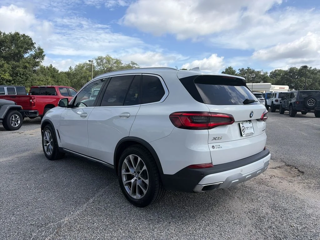 Used 2020 White BMW sDrive40i image 4