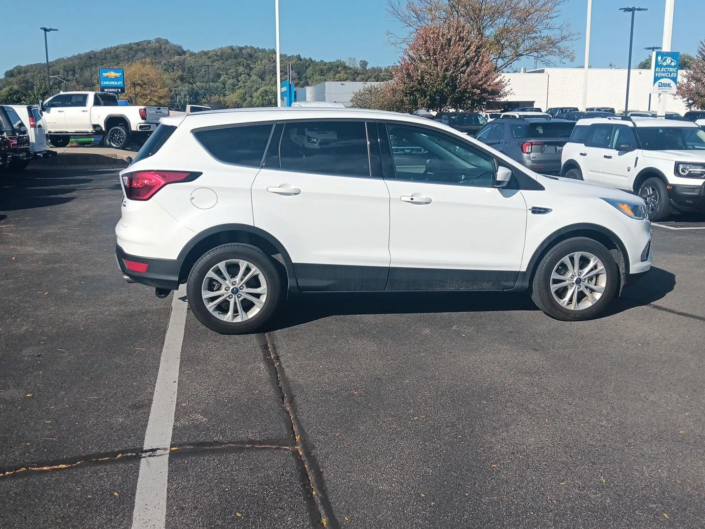 Used 2019 Oxford White Ford SE image 3