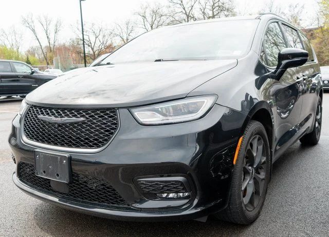2022 Chrysler Pacifica Limited's photo