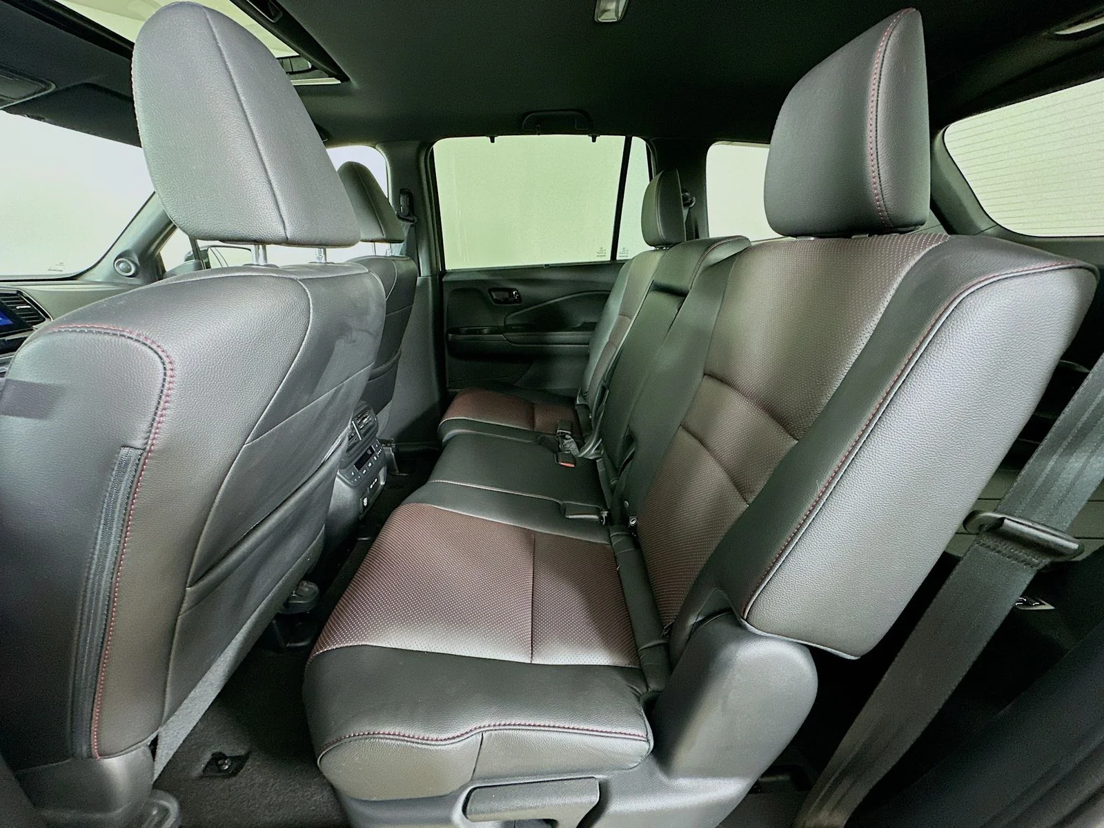 Used 2024 White Honda  image 37