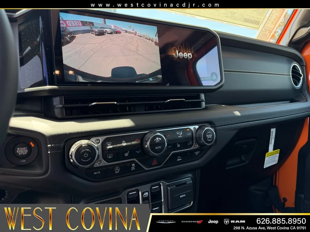 2025 Jeep Wrangler 4-Door Sahara - Photo 18